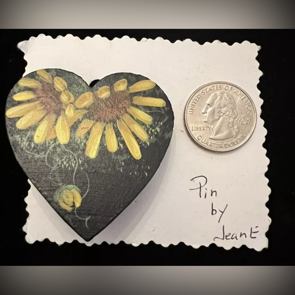 Handpainted Wooden Heart Brooch With Sunflowers Cottagecore Whimsygoth Boho 90s - Picture 3 of 8